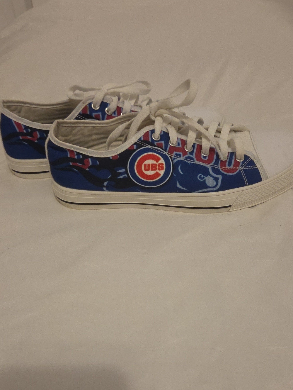 Adult Low-Top Lace-Up Cubs Sneakers in Blue and White